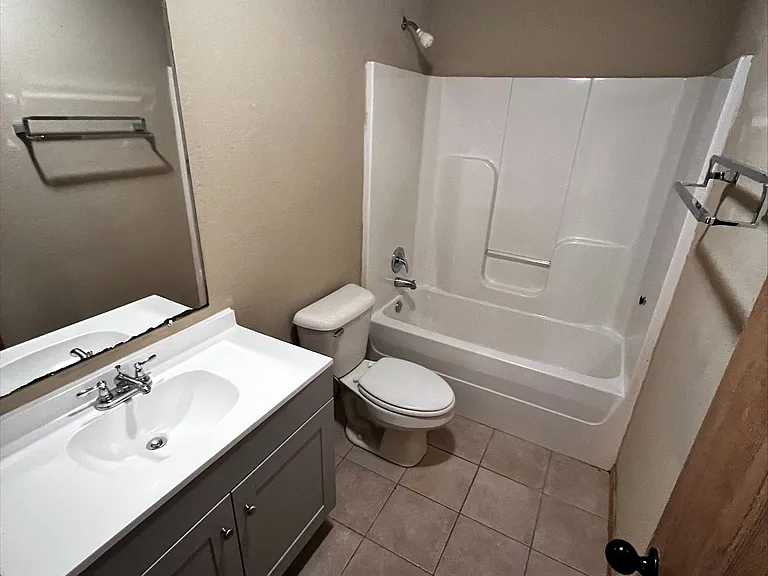 501 N 17th St #D — Photo 4