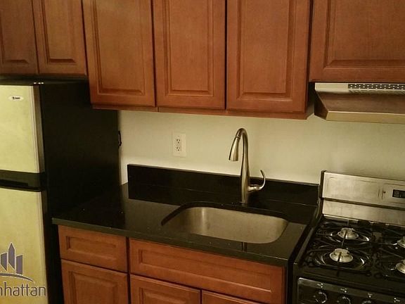 2nd image of 414 E 77th St APT 4C