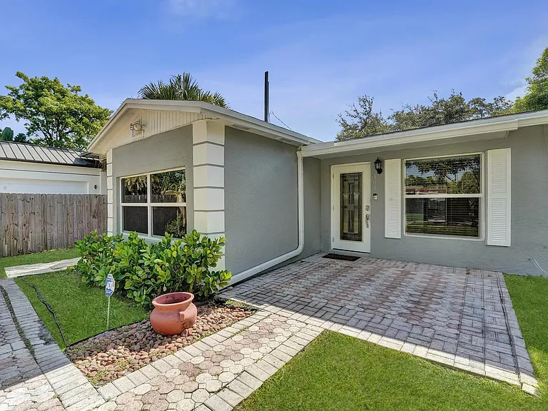 300 SW 19th Ave — Photo 30
