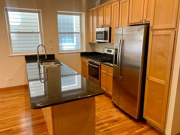 3rd image of 1915 W Huron St APT 1