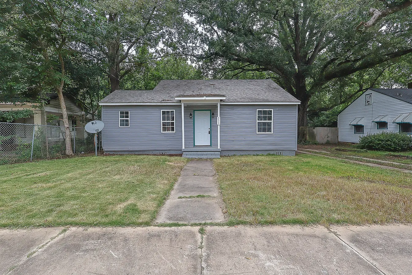 3 bed, 1079 sqft, $1,200 — Photo 1