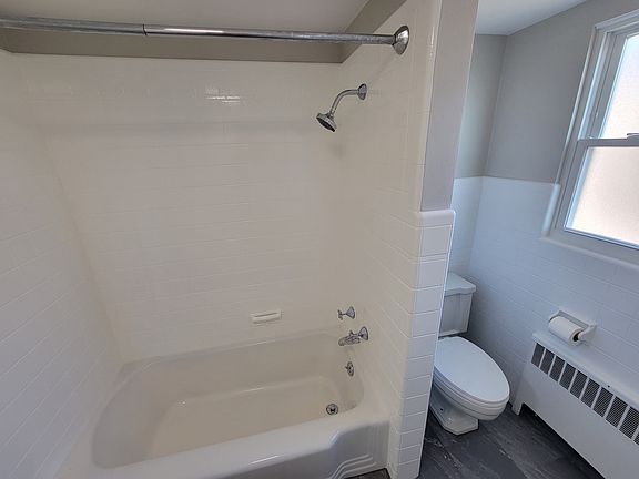 3rd image of 808-810 N Lincoln Ave APT 2