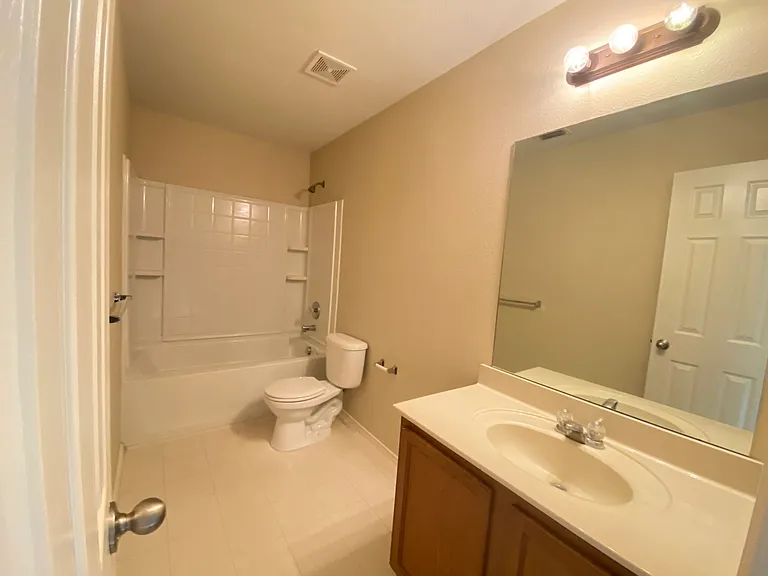 Full Bath in 2nd floor