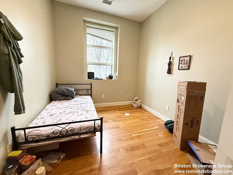 409 Dudley St — Photo 13