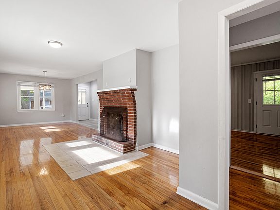 3rd image of 2414 Chapin St