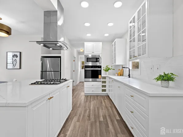 255 S 6th Ave, Highland Park, NJ 08904