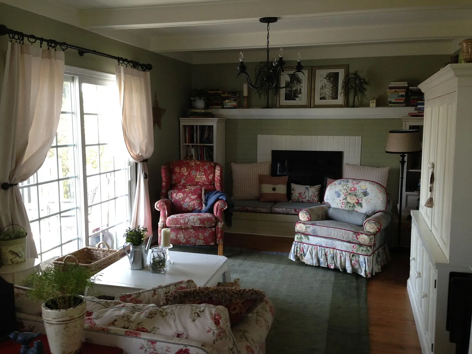 4 bed, 2.5 bath, 1850 sqft, $2,800 — Photo 2