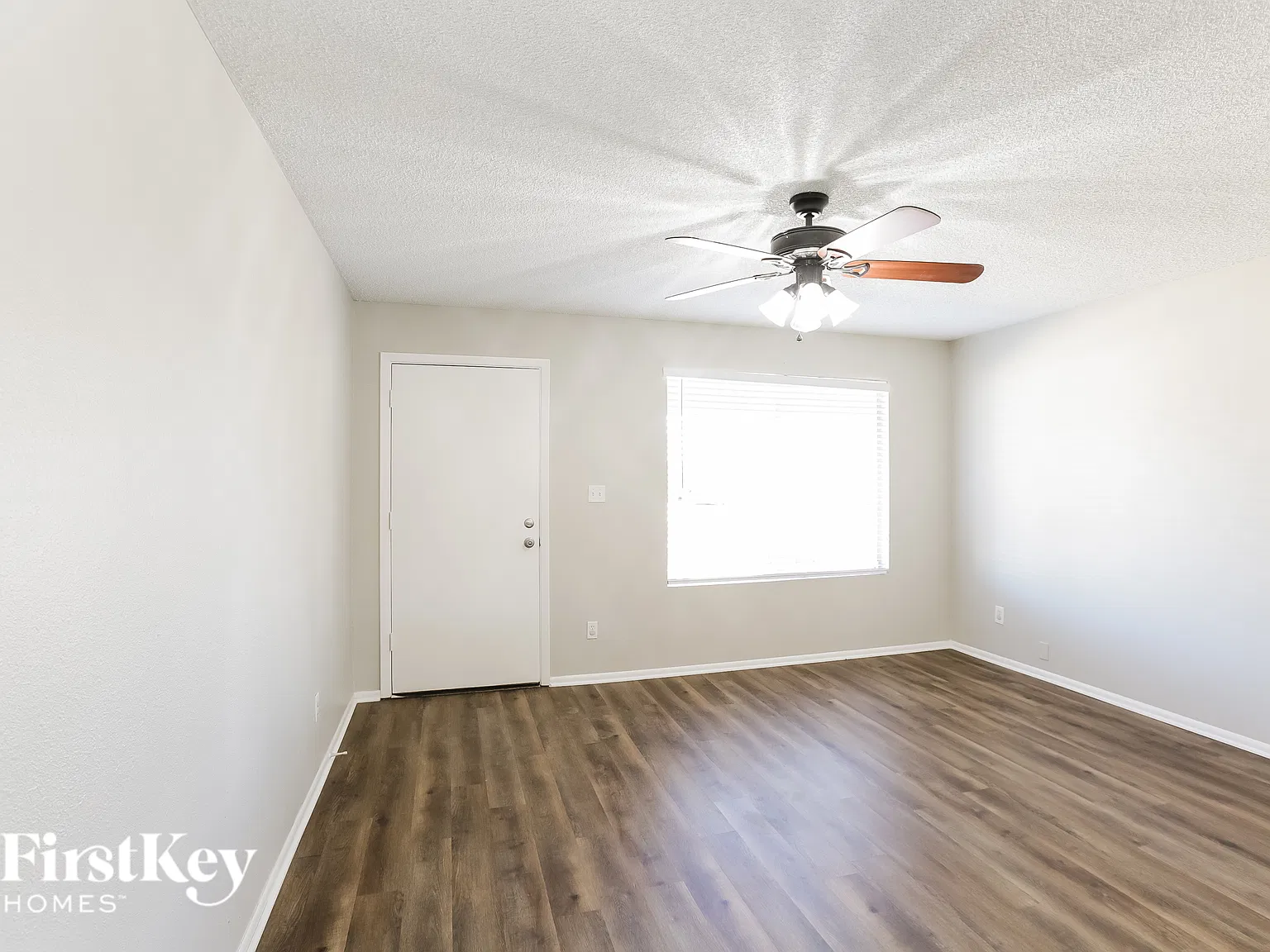 4 bed, 1.5 bath, 1819 sqft, $2,175 — Photo 3