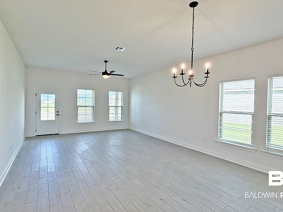 3rd image of 17910 Piney Cir