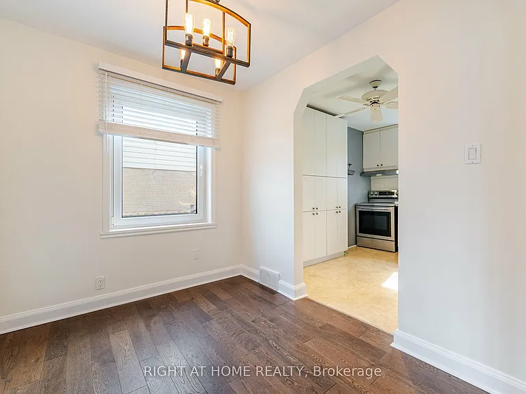 154 Martin Grove Rd — Photo 13
