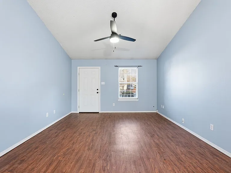 1201 Copper Creek Dr — Photo 5