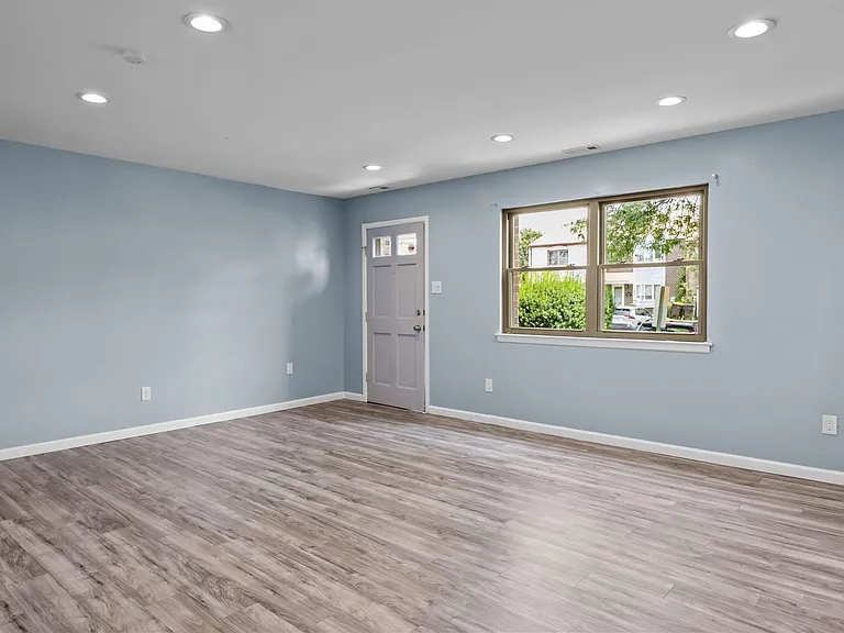 1392 Argyle Way — Photo 8