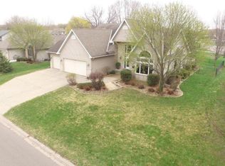 7625 Upper 45th St N, Oakdale, MN 55128