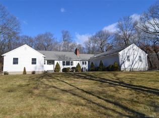 2 Live Oak Rd, Norwalk, CT 06851