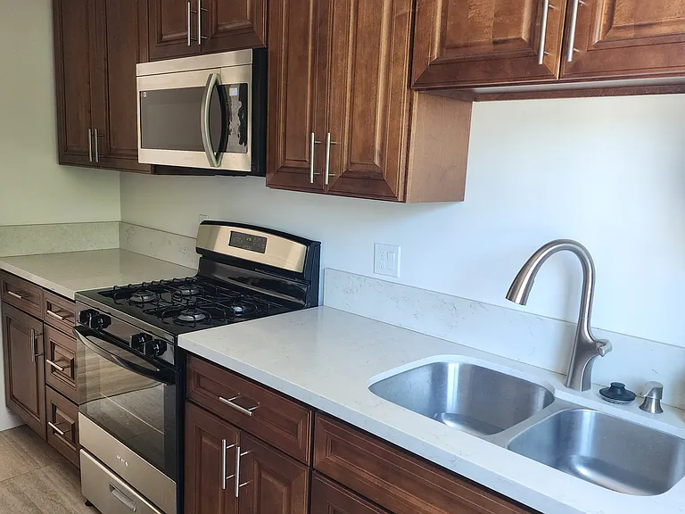 2206 1/2 N Commonwealth Ave #2206-1/2 — Photo 8