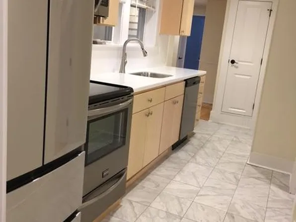 4 Oak St, Gloucester, MA