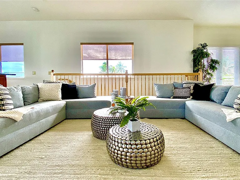 302 Balboa St — Photo 3