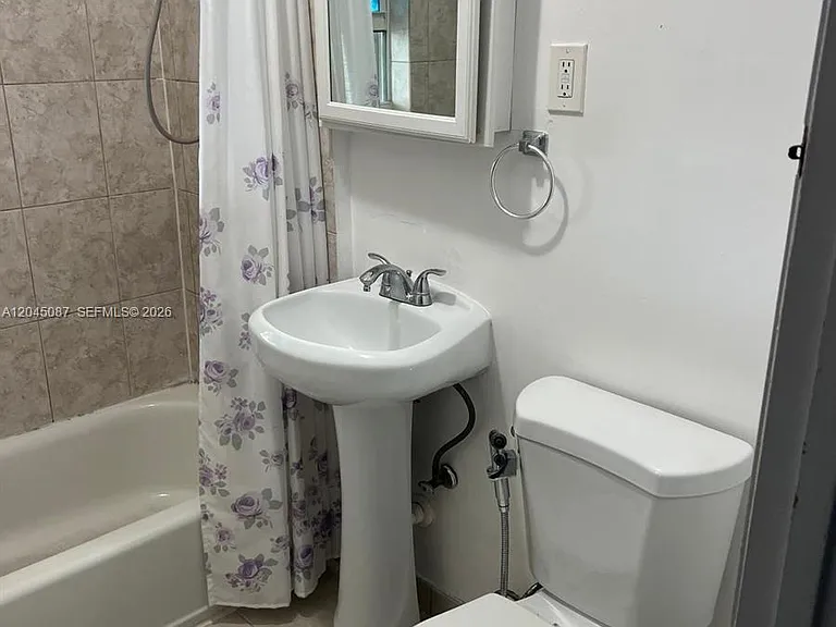 1322 SW 7th St #8 — Photo 17