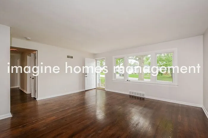 8526 General Grant Ln — Photo 2