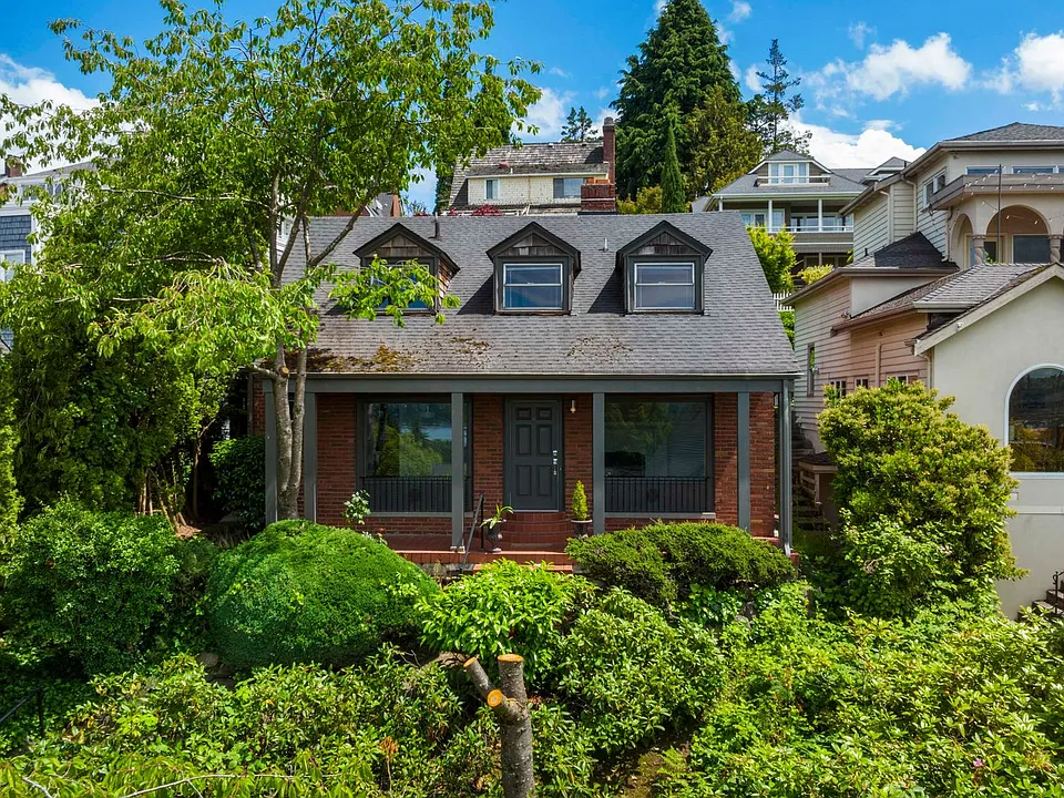 3814 46th Ave NE