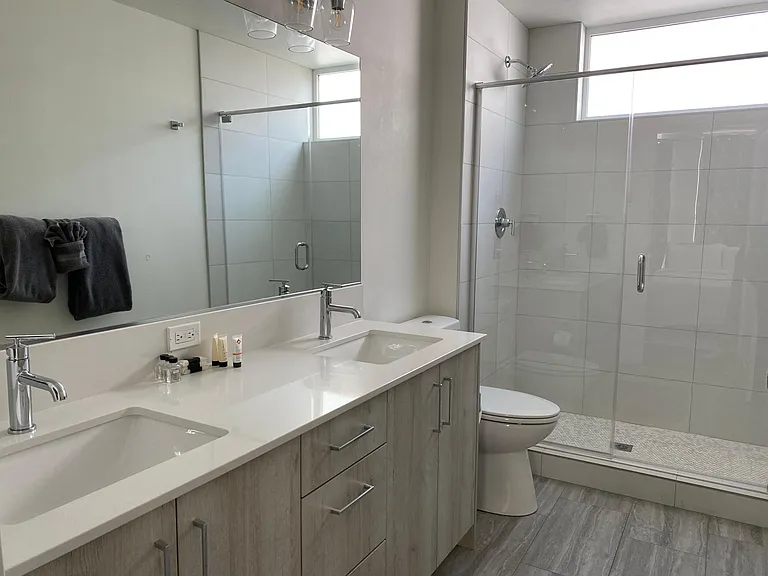 Full bath in master bedroom