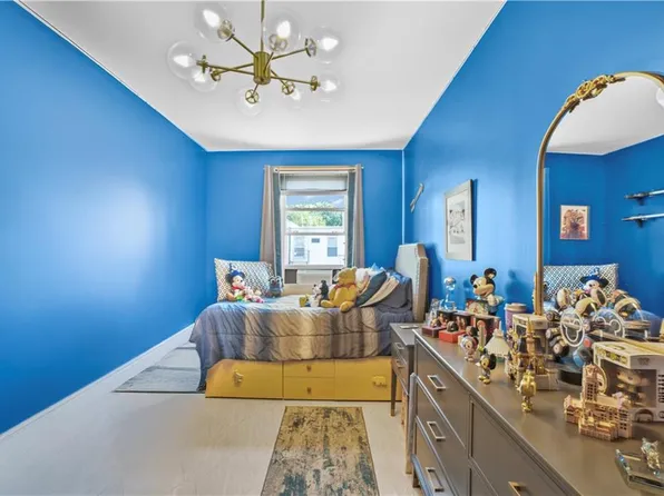 2045 West 11th Street image 16 of 19