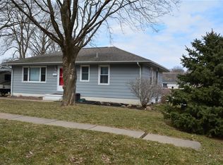 2800 Muriel Dr NW, Cedar Rapids, IA 52405