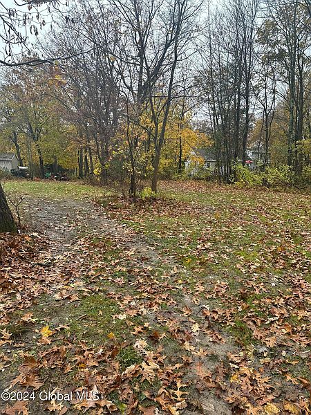 4th image of 2591 Grandview Avenue