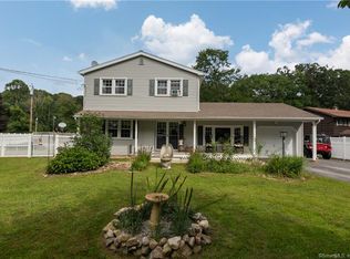 773 Old Colchester Rd, Uncasville, CT 06382