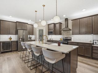 552 Northstar Dr, Grafton, ND 58237