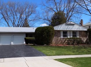 590 Checker Dr, Buffalo Grove, IL