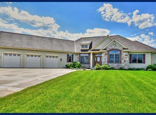 1159 Boulder Ct, Hubertus, WI 53033