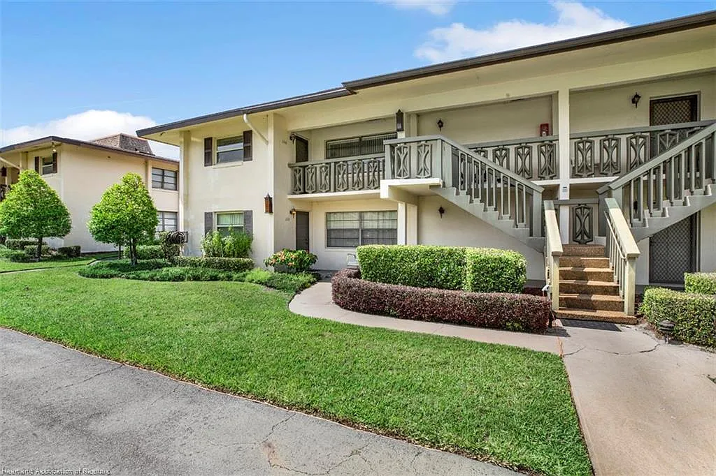 2 bed, 1006 sqft, $1,175 — Photo 1