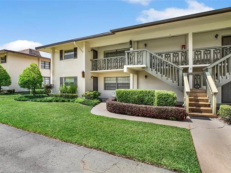 106 Fairway Ct — Photo 1