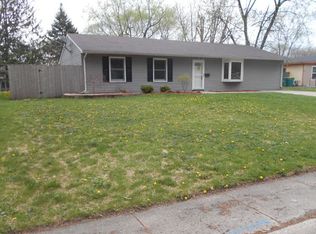 70 Amesbury Rd, Montgomery, IL 60538