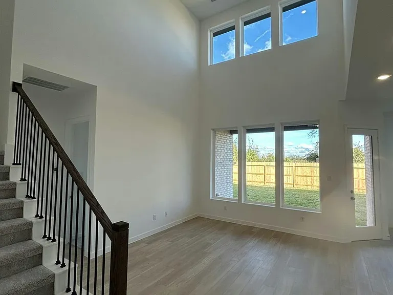 8310 Holly Blue Dr — Photo 9