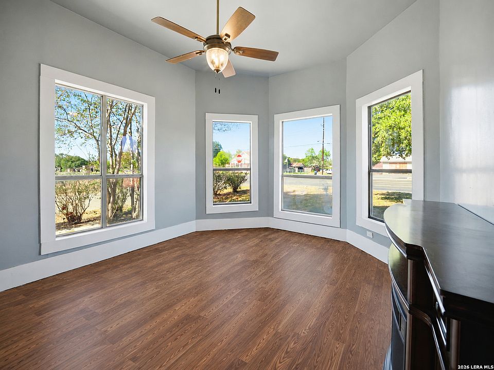 1st image of 1004 E Colorado