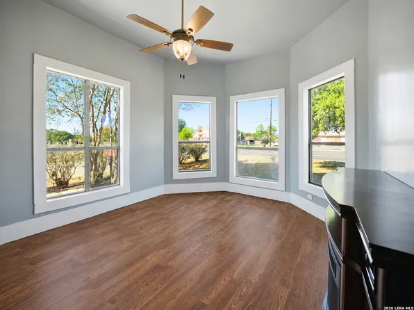 1004 E Colorado, Pearsall, TX 78061