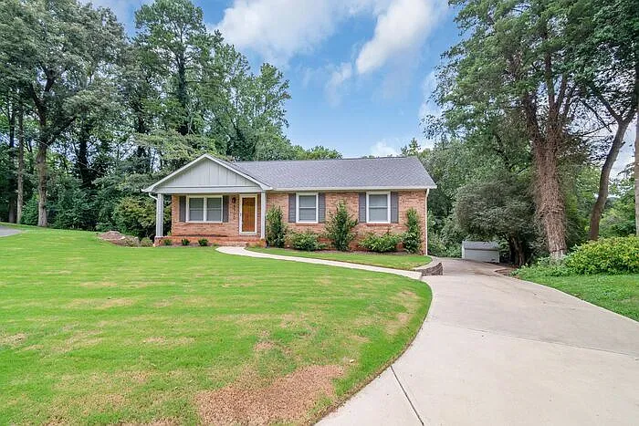 6700 Woodstock Dr