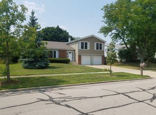 310 Sutherland Ln, Bloomingdale, IL