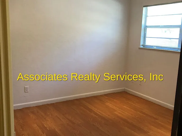 3625 SW 30th Ter — Photo 9