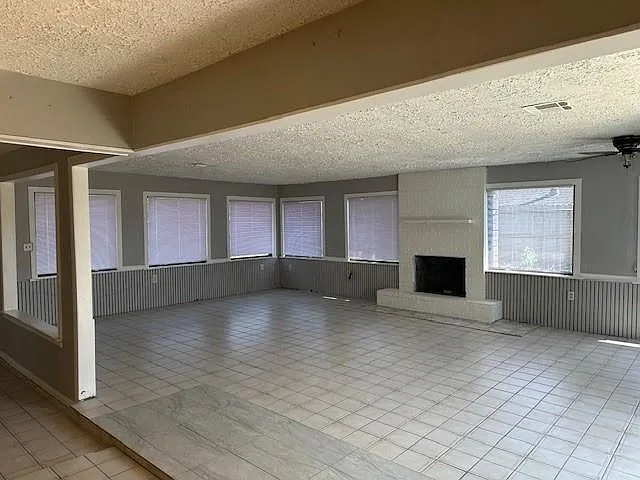 3 bed, 2.0 bath, 2030 sqft, $1,800 — Photo 3