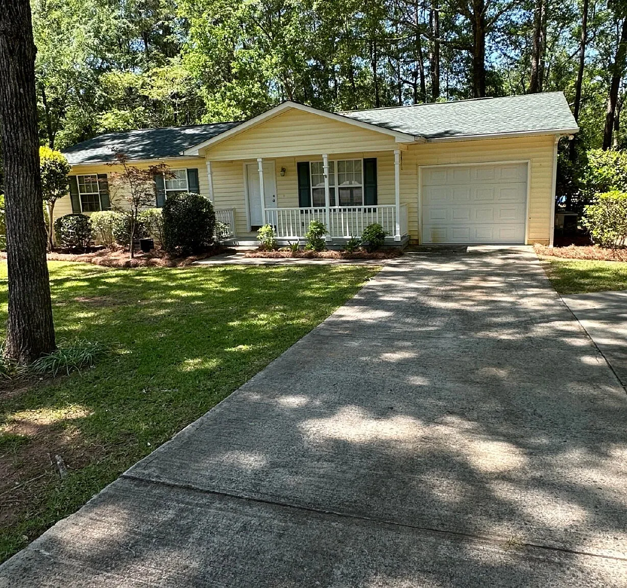 3 bed, 1.0 bath, 1056 sqft, $1,575 — Photo 1