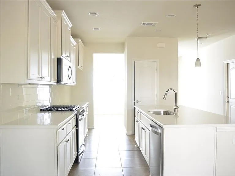 14403 McCoy Loop — Photo 8