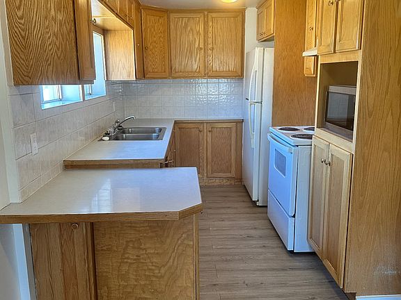 5th image of 647 Swisher Rd