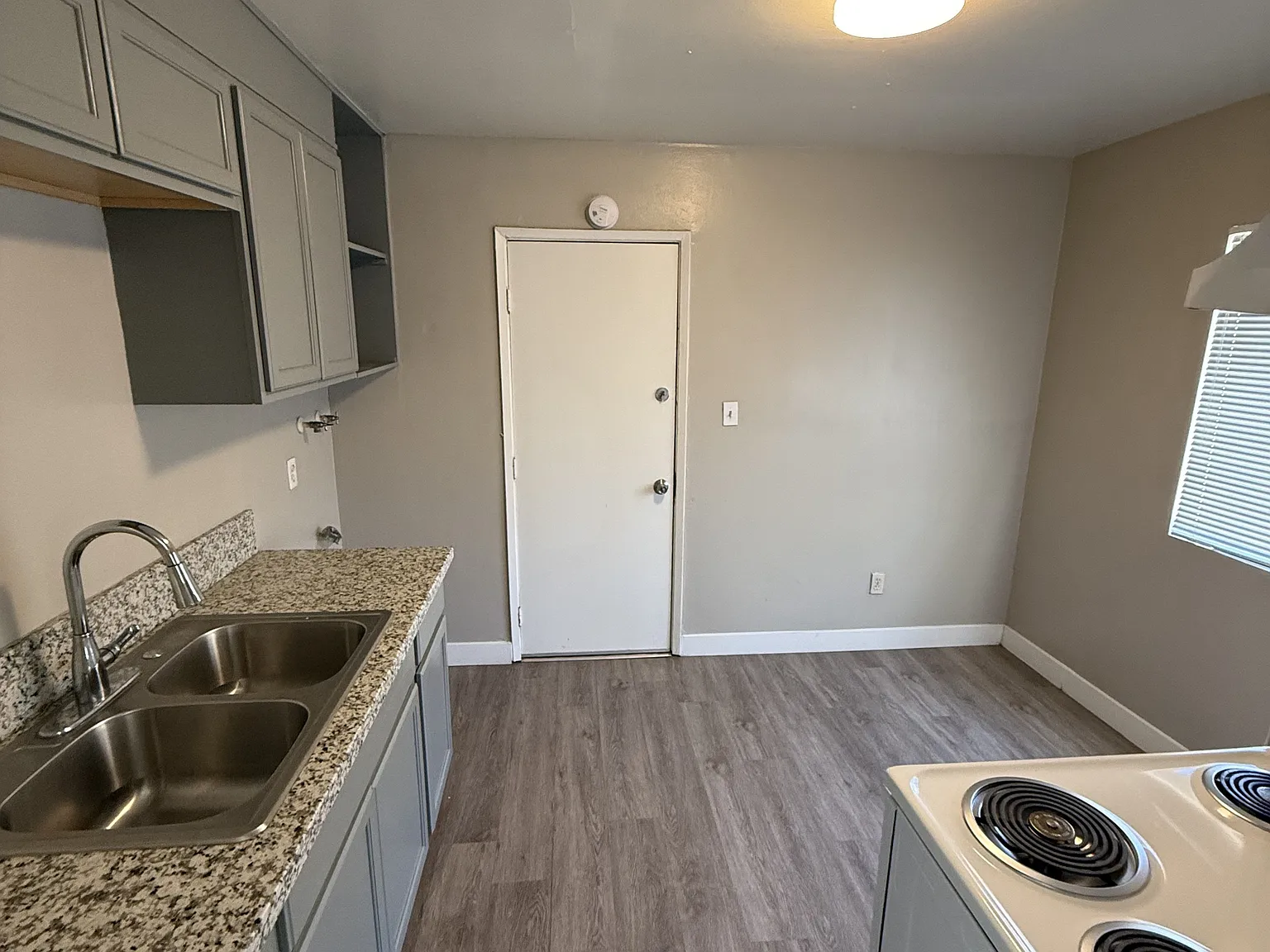 117 Woodrow Avenue - B — Photo 3