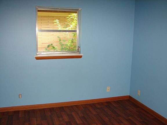 4th image of 215 S Lincoln Park Dr
