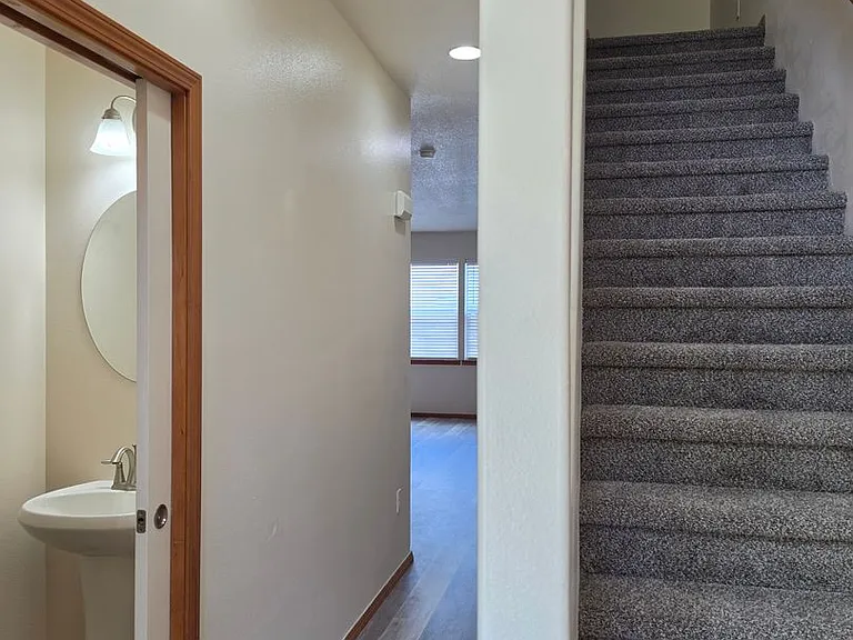 355 SW Pemberly Loop — Photo 5