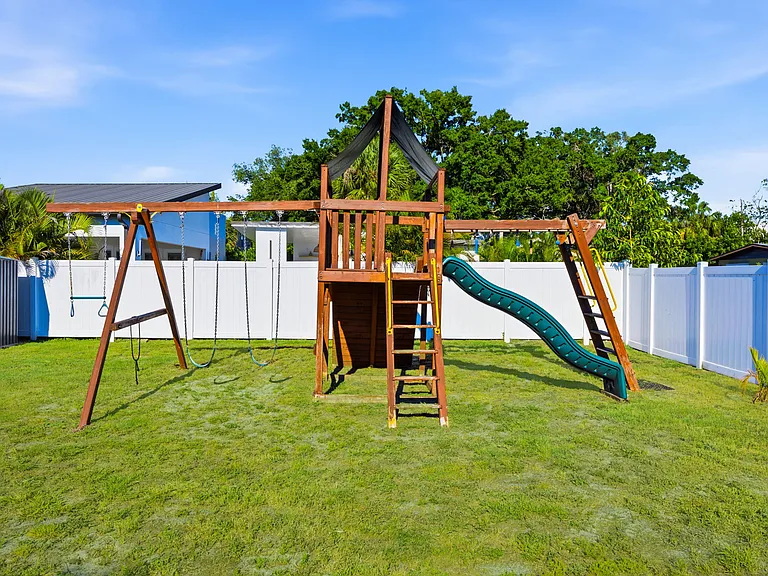 4310 W Carmen St — Photo 23