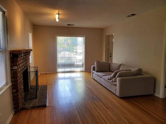 3rd image of 4723 La Crescenta Ave
